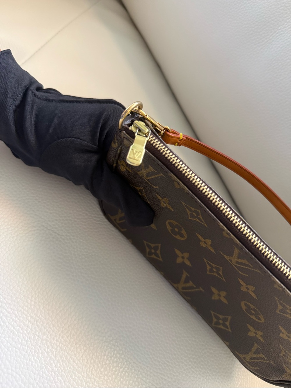 Louis Vuitton Monogram Pochette Accessoires - Brown Monogram with Vachetta Strap - Picture 8 of 9